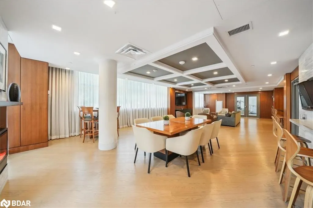1575 Lakeshore Road West Road W, #105