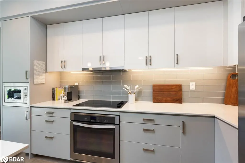 1575 Lakeshore Road West Road W, #105