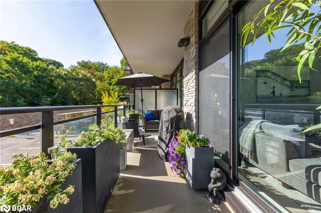 1575 Lakeshore Road West Road W, #105