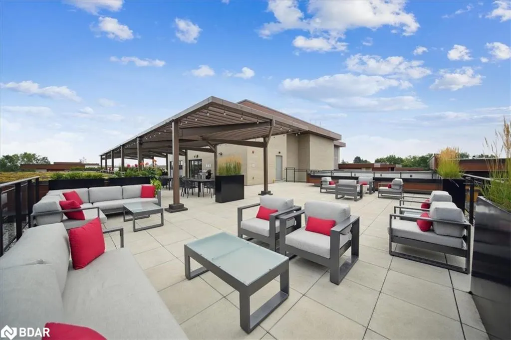 1575 Lakeshore Road West Road W, #105
