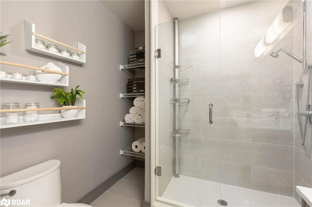 1575 Lakeshore Road West Road W, #105