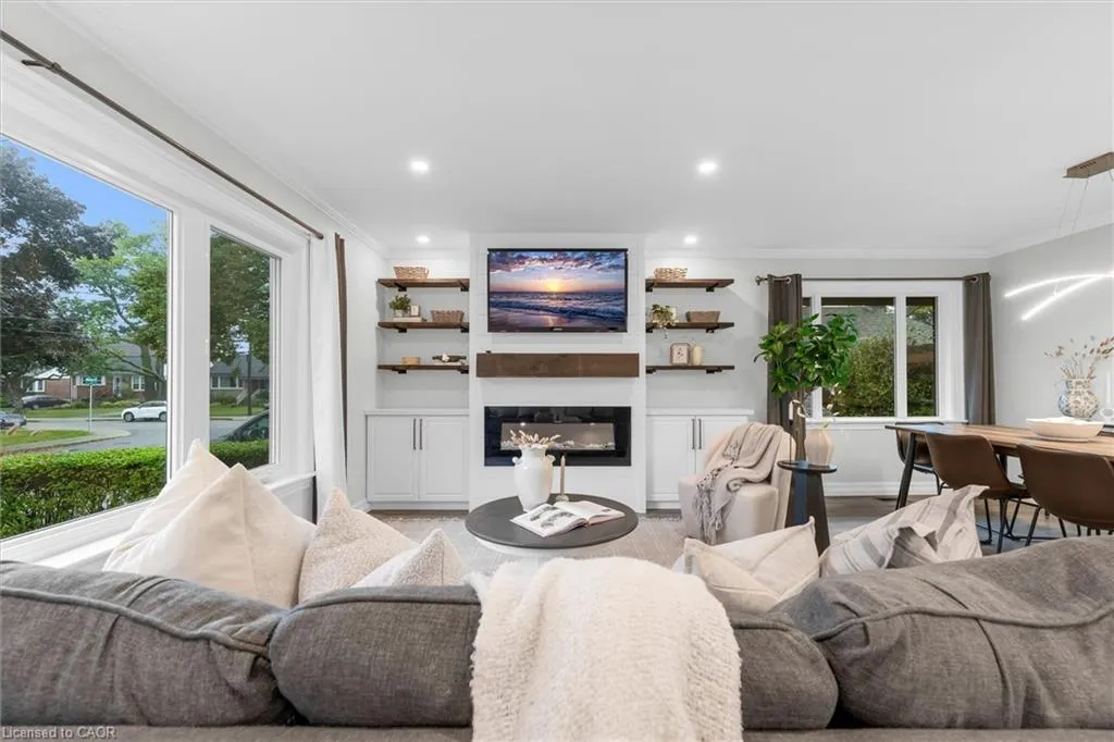 3 Mulock Avenue