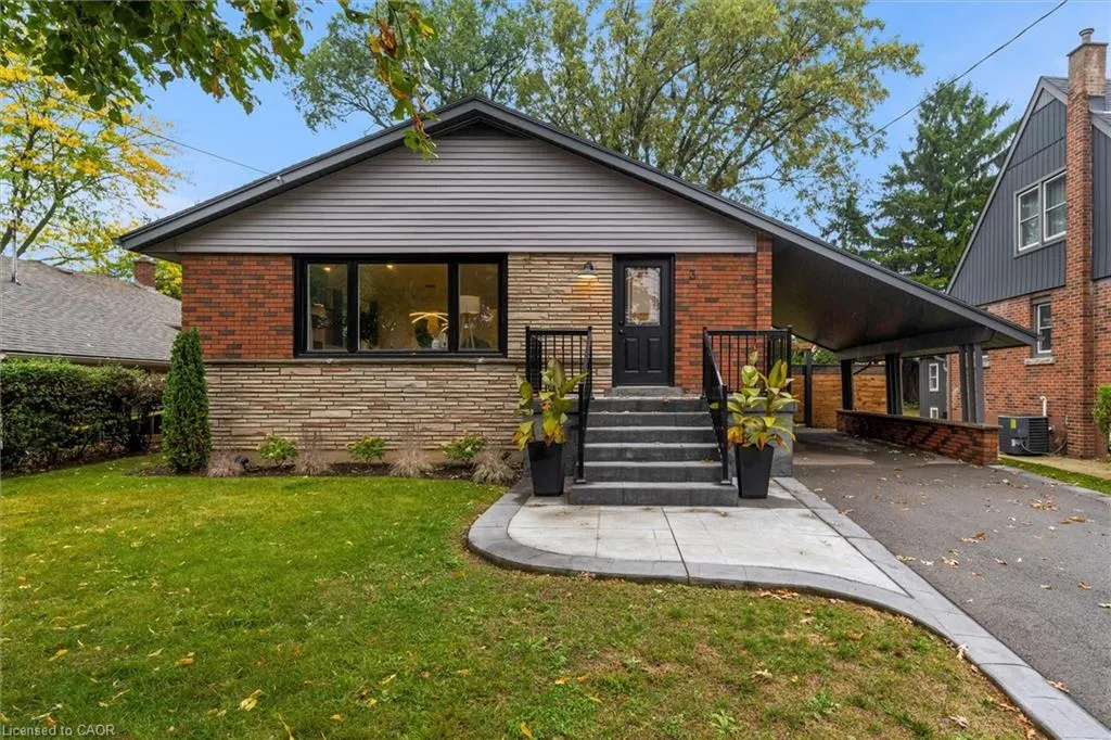 3 Mulock Avenue