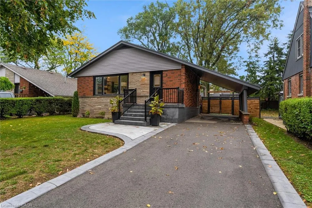 3 Mulock Avenue