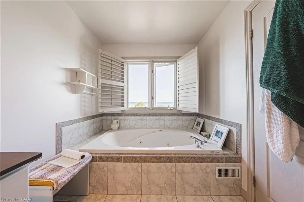 85 Edgewater Drive, #6