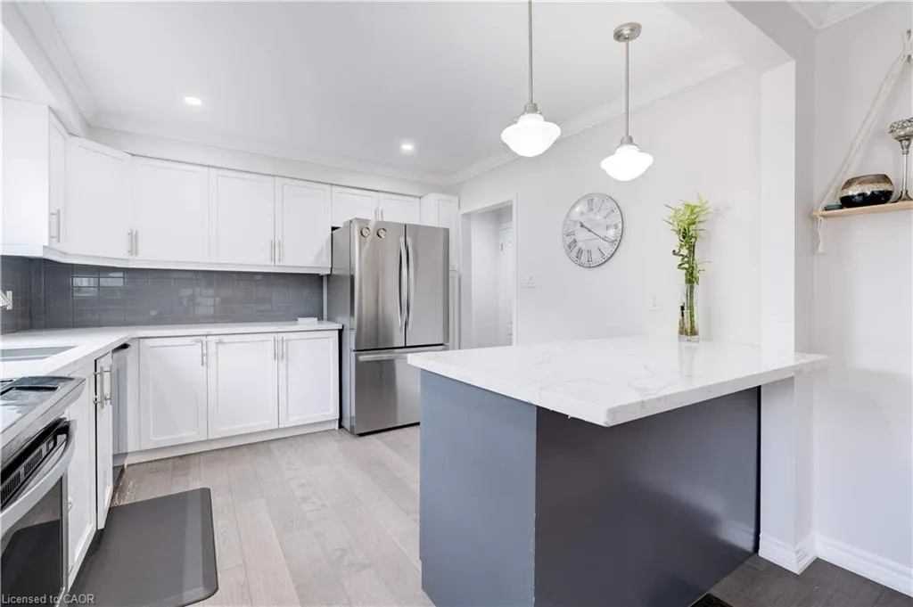 5475 Lakeshore Road, #19
