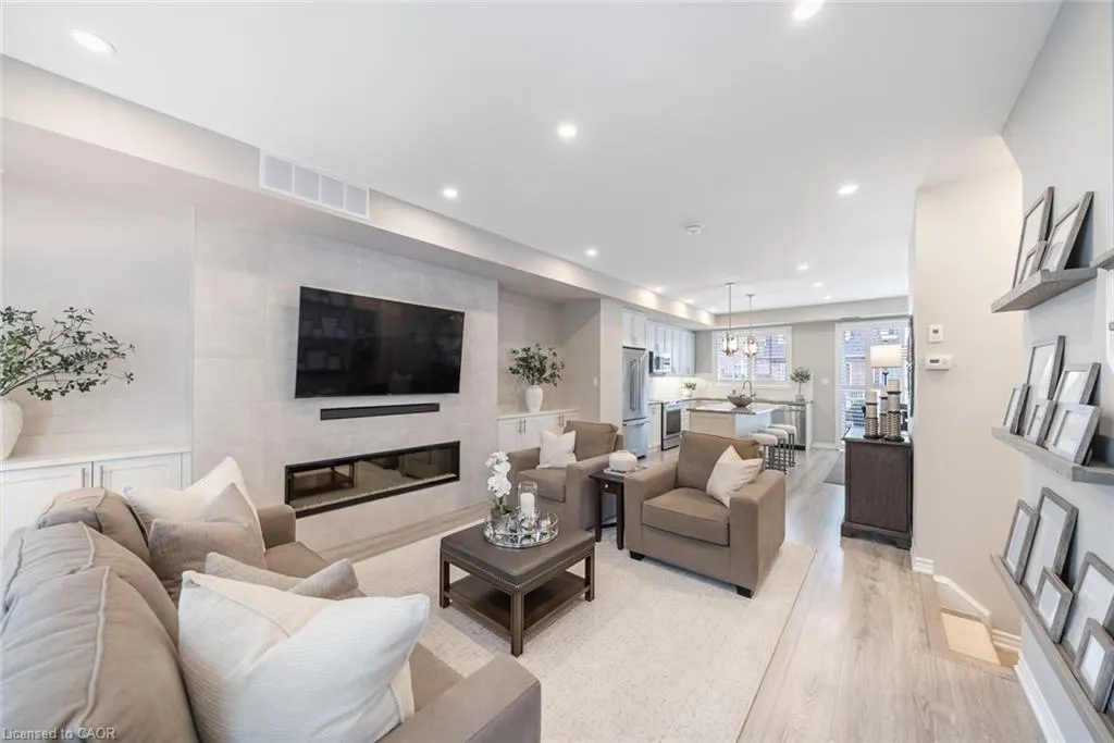 2362 New Street, #8