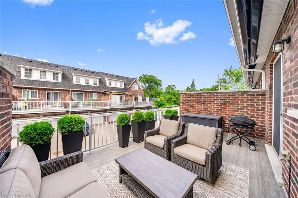 2362 New Street, #8