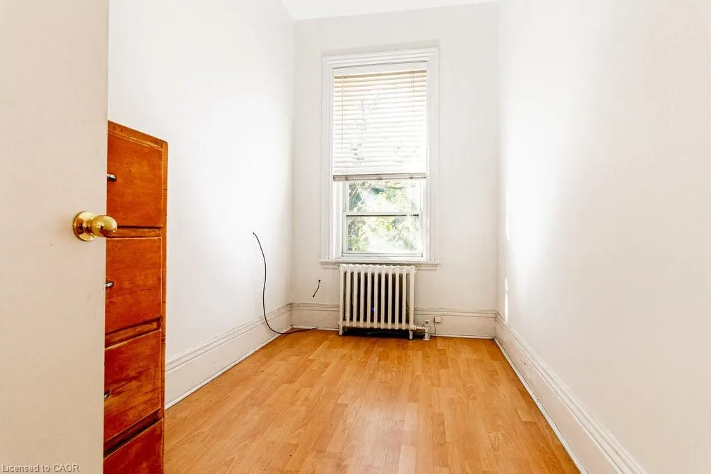 266 King Street W