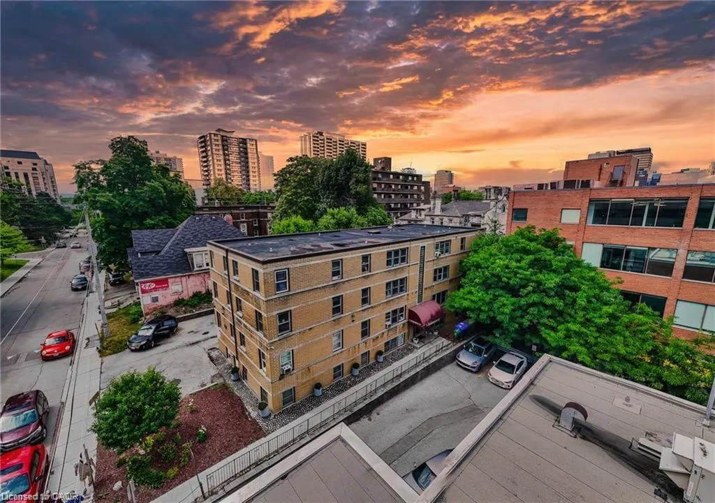 4 Robinson Street, #7