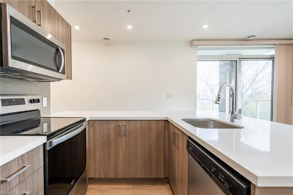 467 Charlton Avenue E, #308