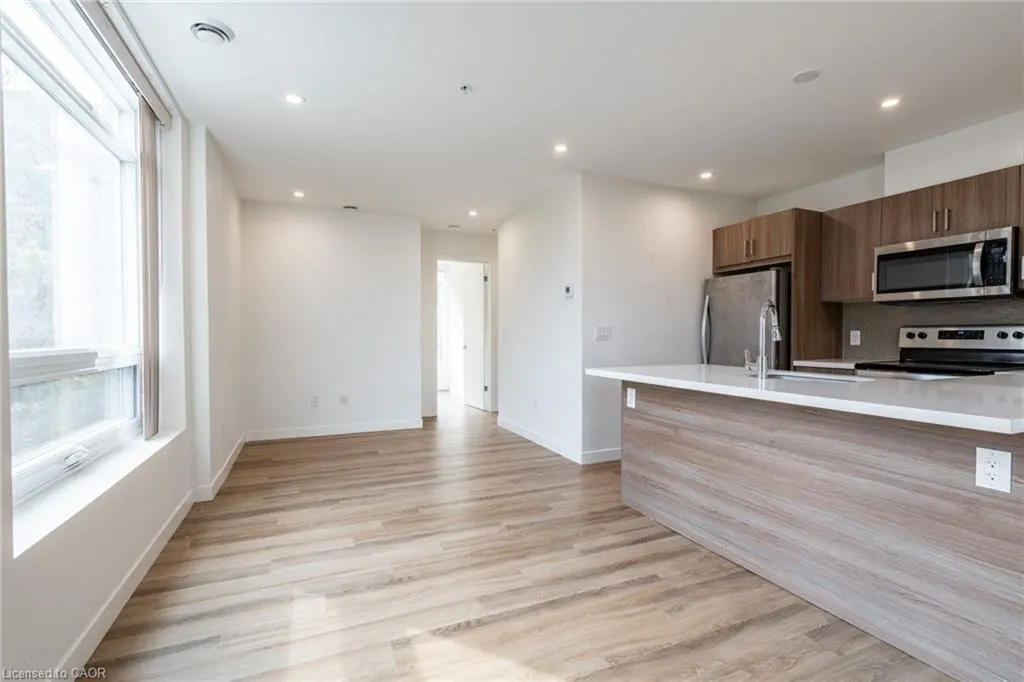 467 Charlton Avenue E, #308