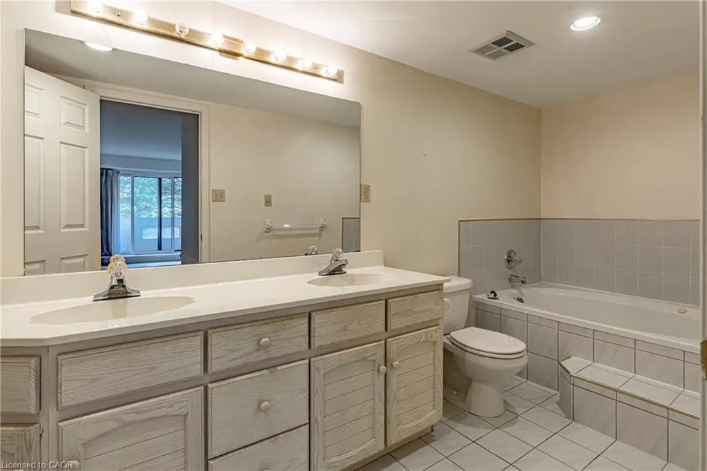 67 Caroline Street S, #304 (3D)
