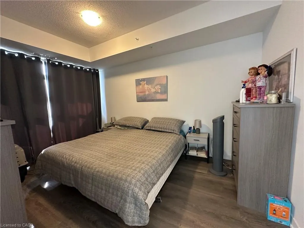 550 North Service Road, #1006