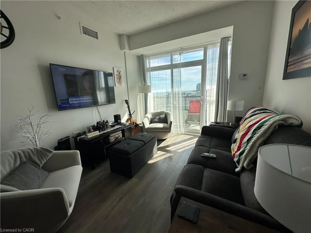550 North Service Road, #1006