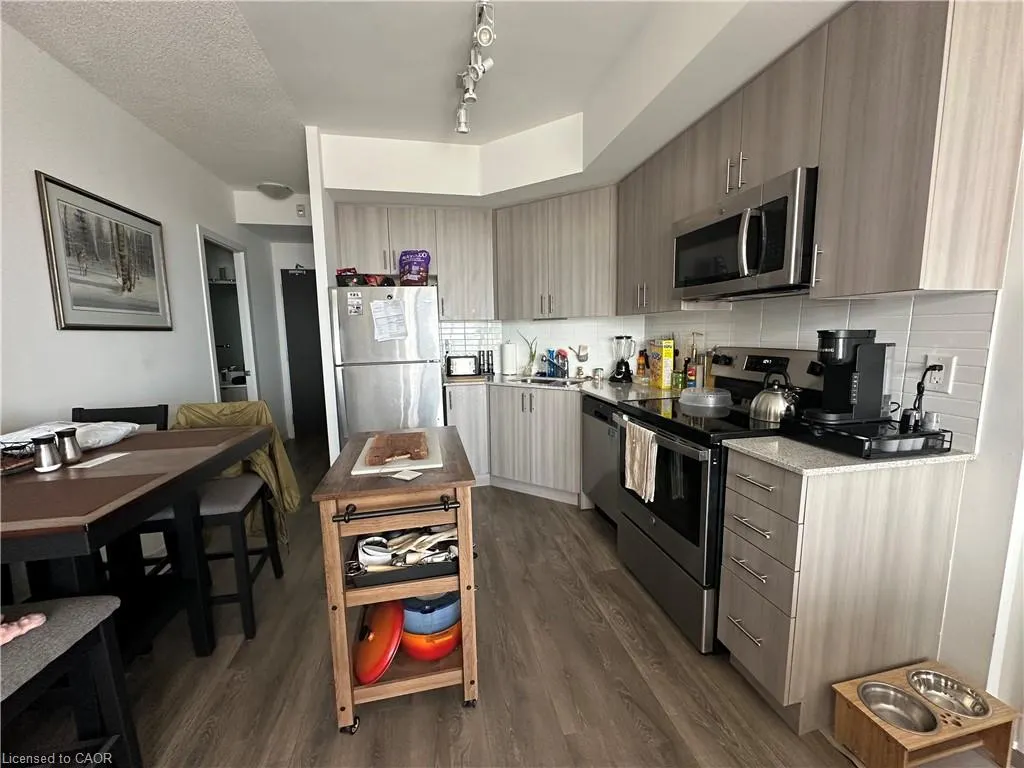550 North Service Road, #1006