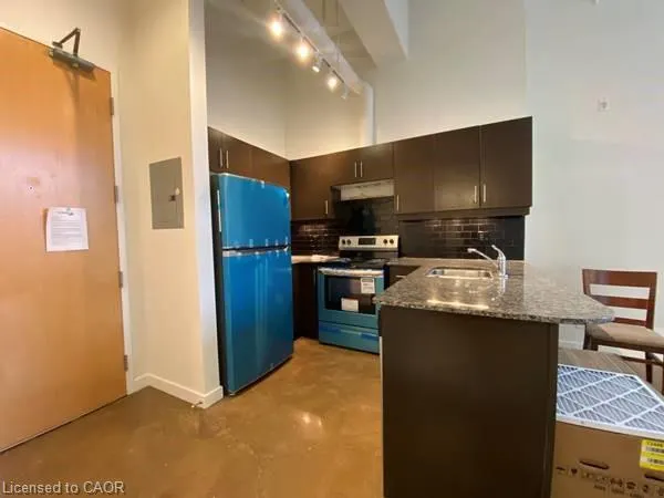 404 King Street W, #211