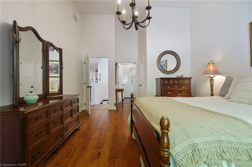 353 Park Street W