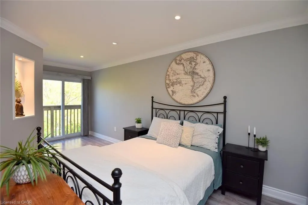 2075 Walkers Line, #203