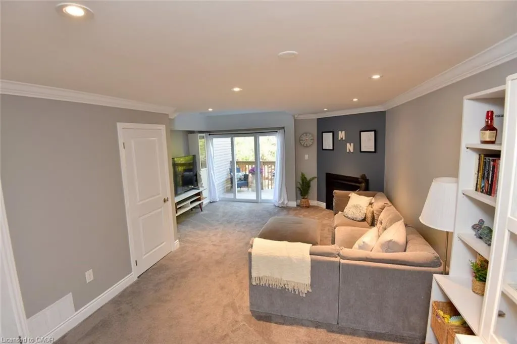 2075 Walkers Line, #203