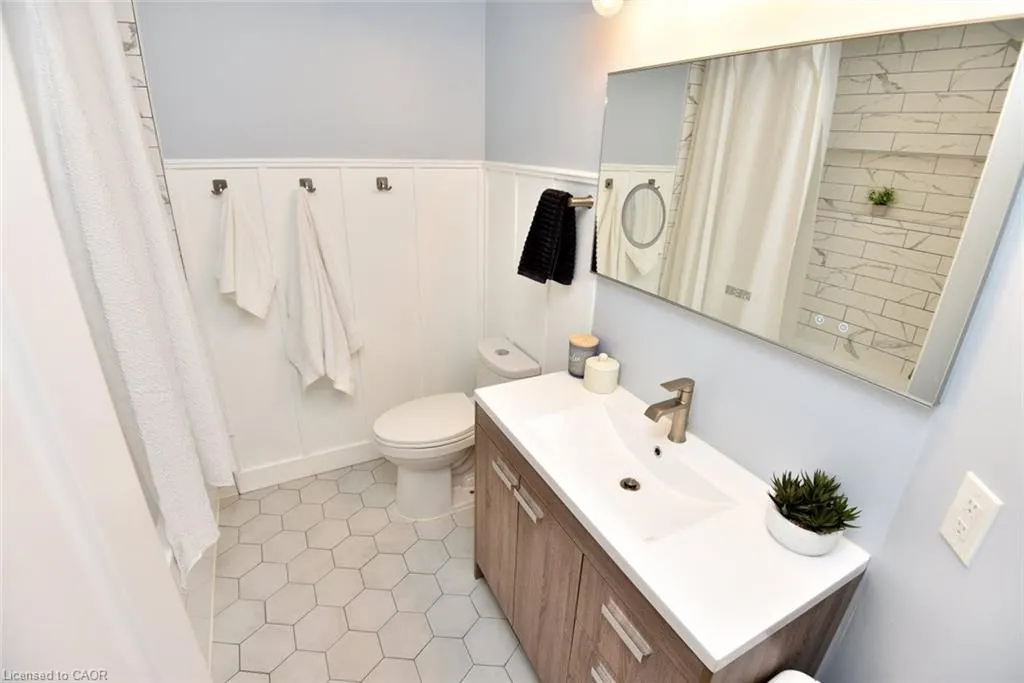 2075 Walkers Line, #203