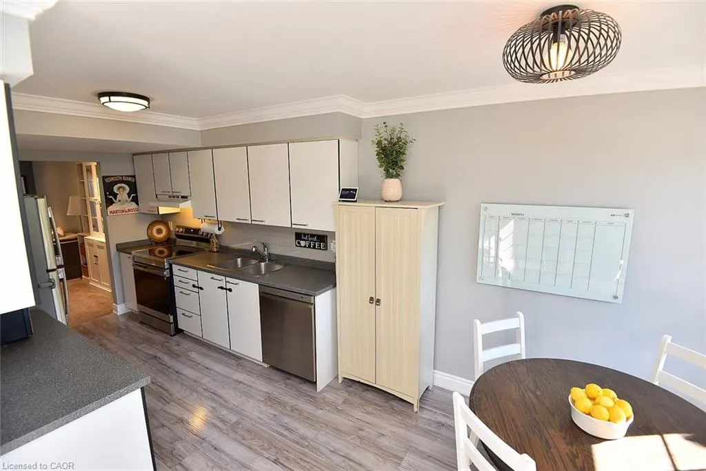 2075 Walkers Line, #203