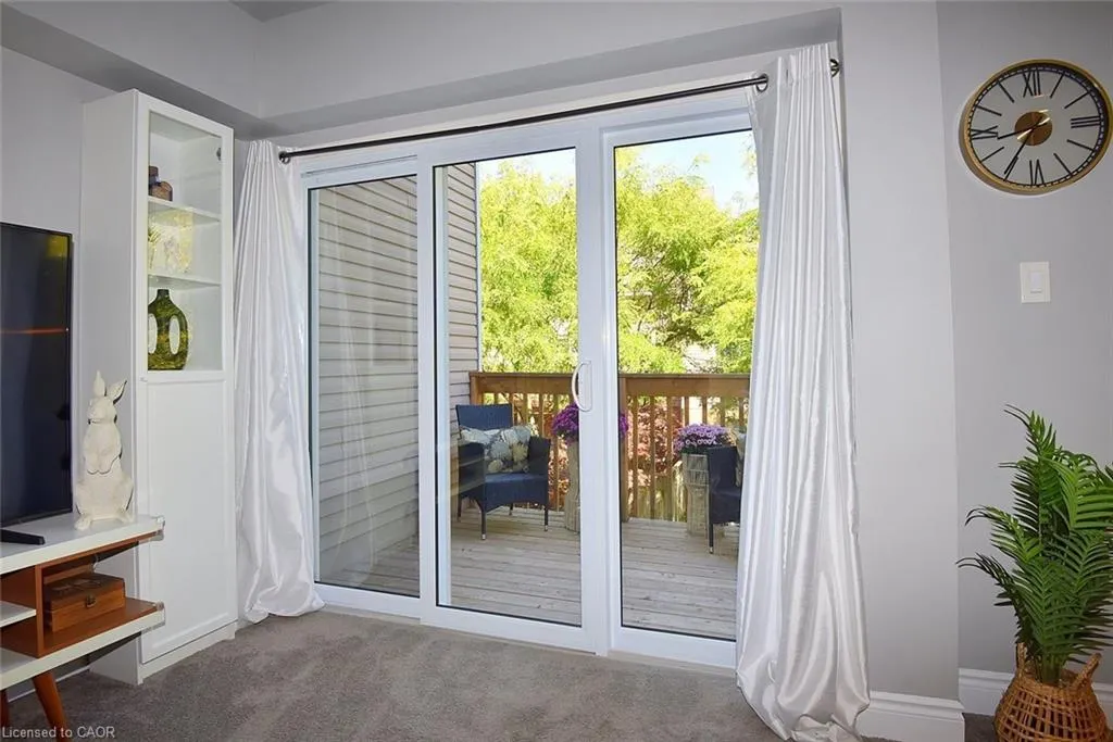 2075 Walkers Line, #203