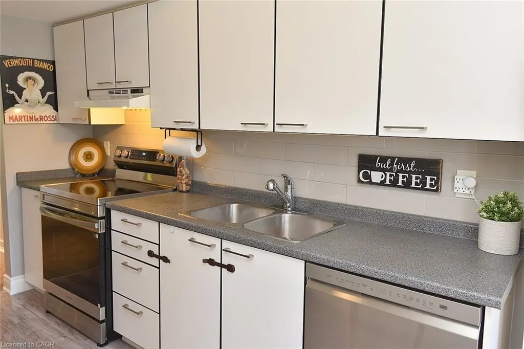 2075 Walkers Line, #203