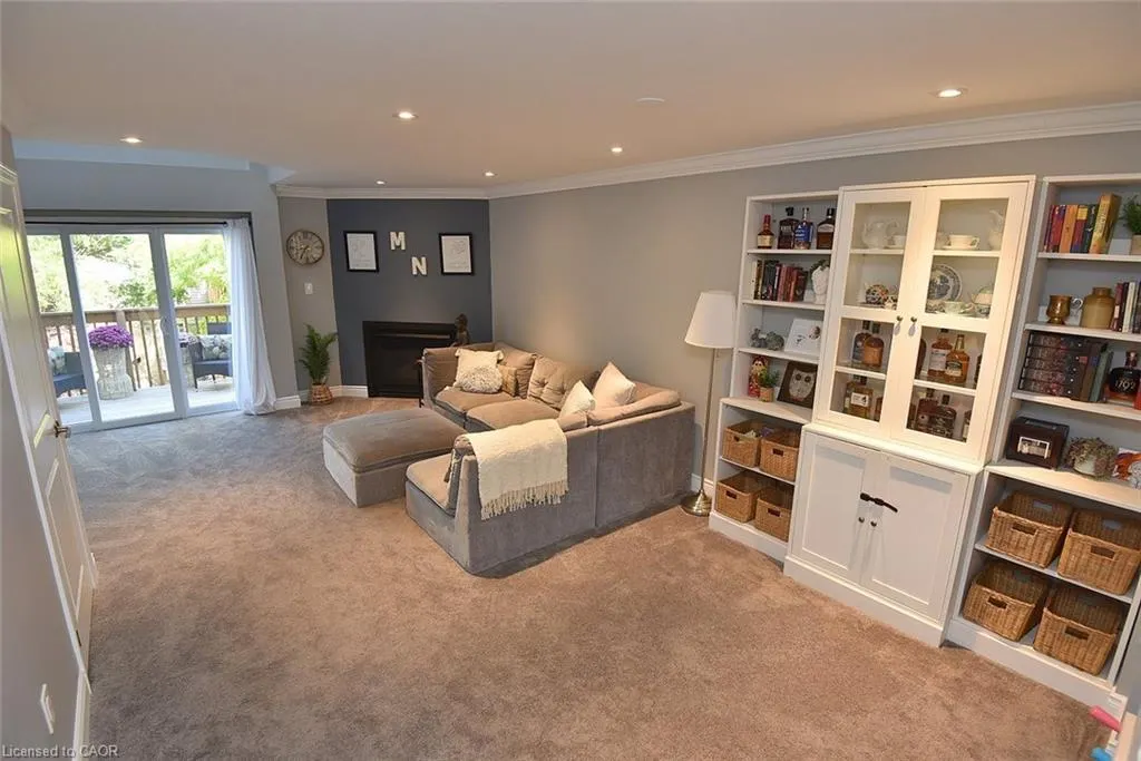 2075 Walkers Line, #203