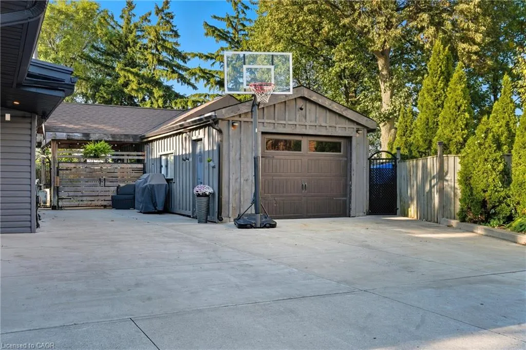 17 Carmen Avenue