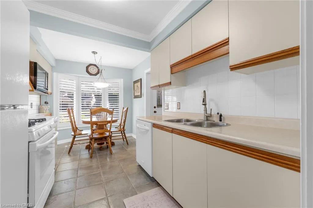 15 Ellington Avenue, #3