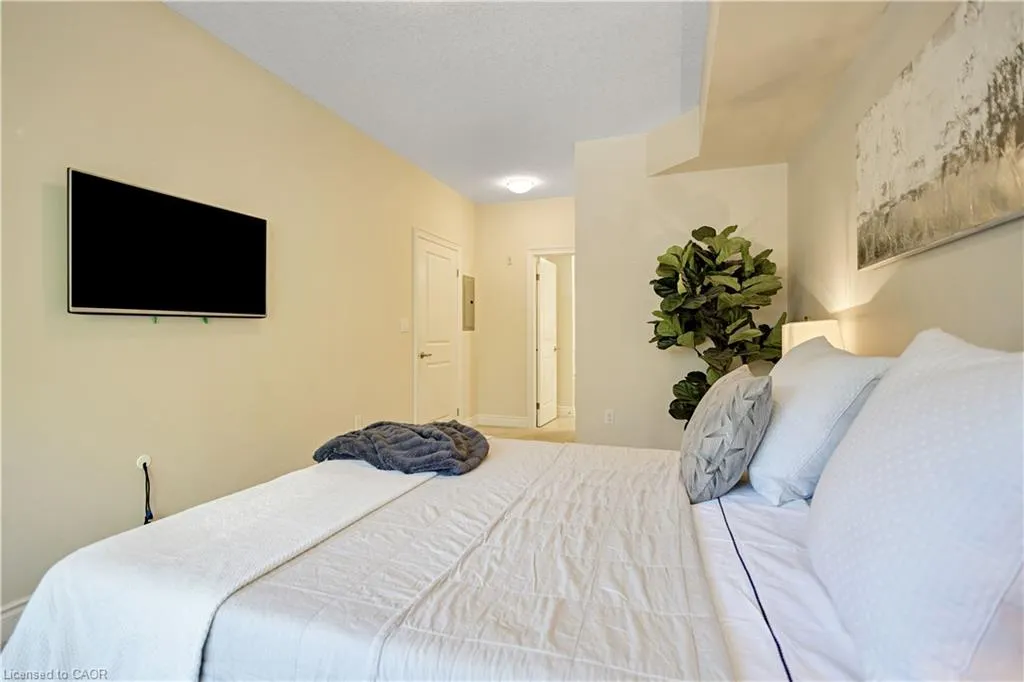 125 Wilson Street W, #108
