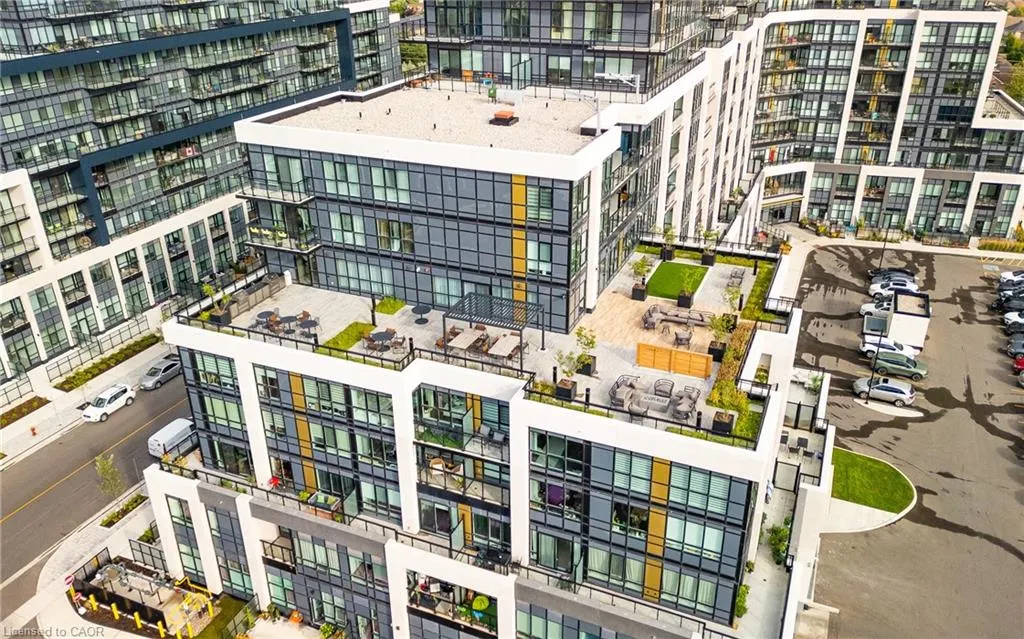 405 Dundas Street W, #813