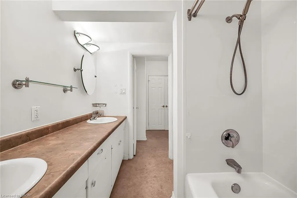 510 Queenston Road, #404