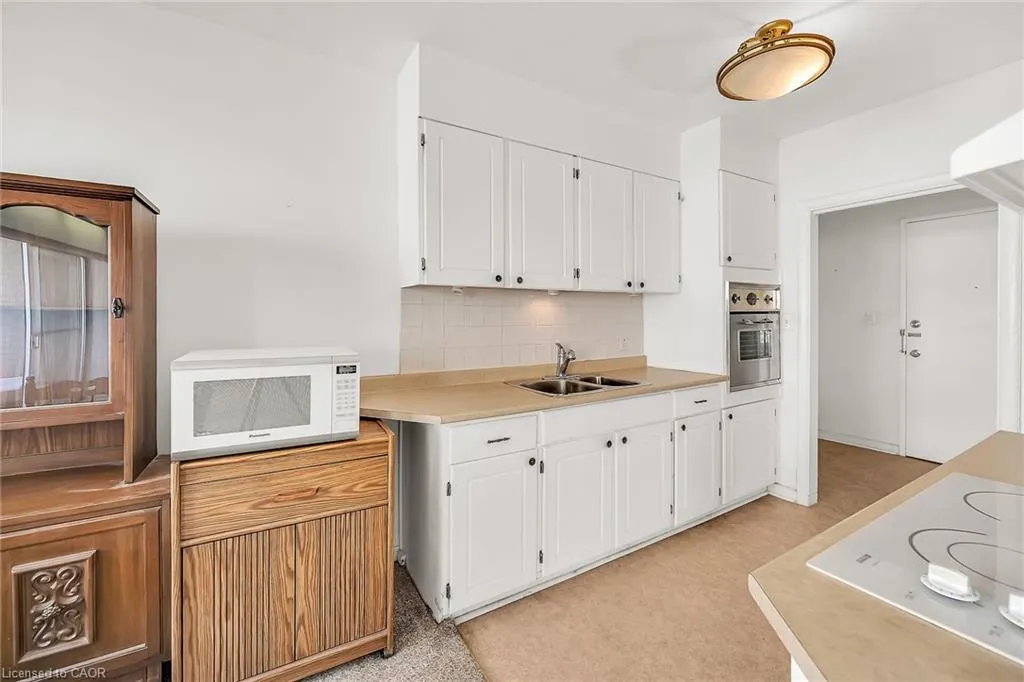 510 Queenston Road, #404