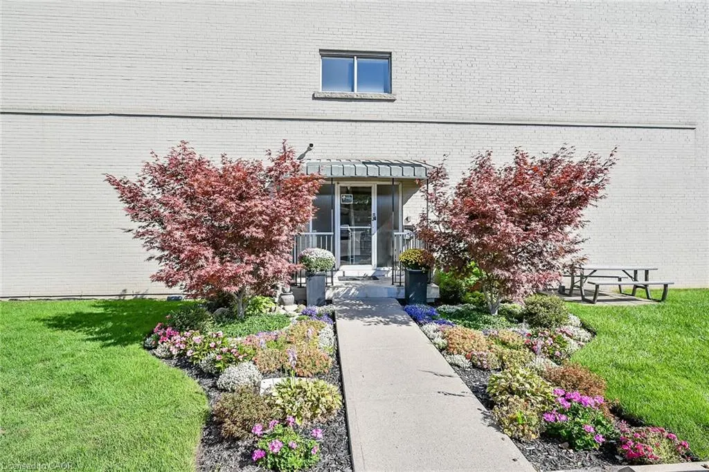 510 Queenston Road, #404