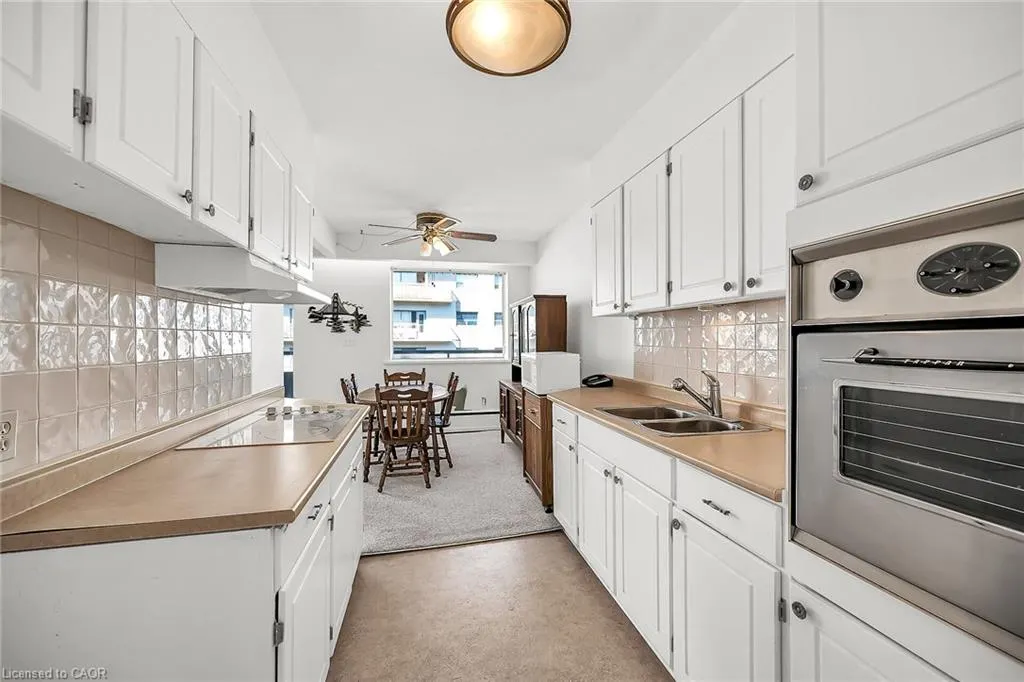 510 Queenston Road, #404