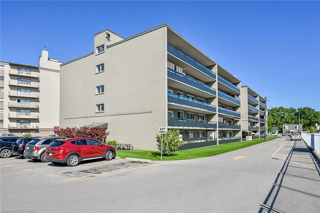 510 Queenston Road, #404