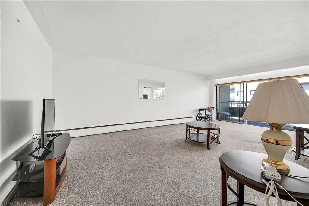510 Queenston Road, #404