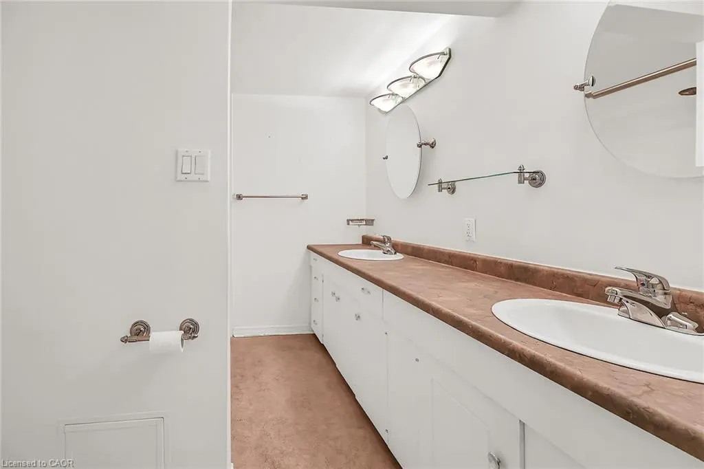 510 Queenston Road, #404