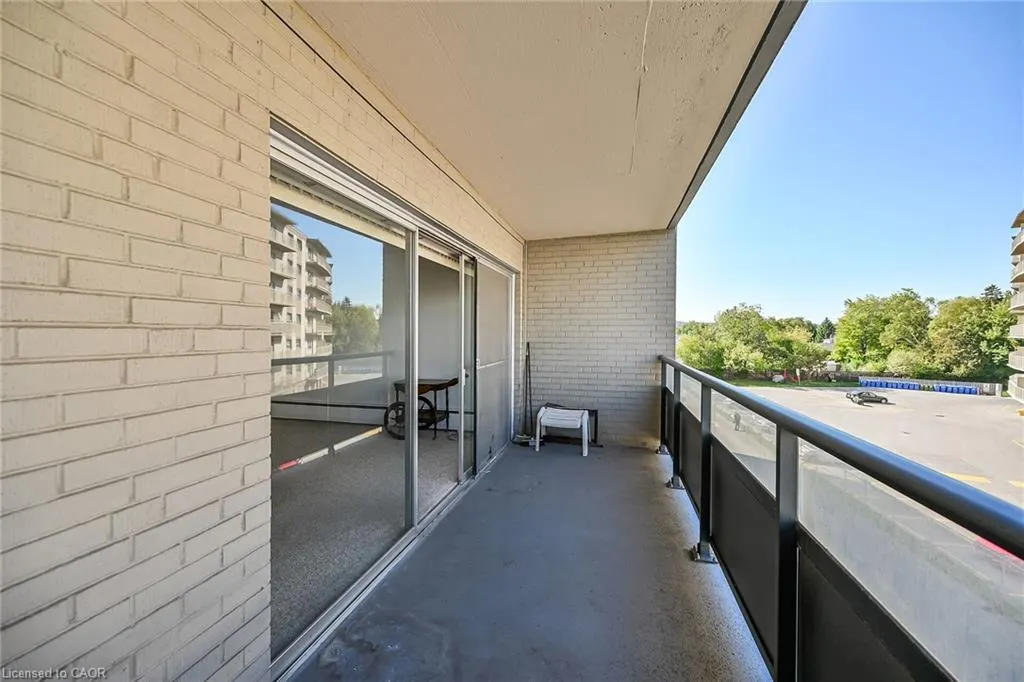 510 Queenston Road, #404