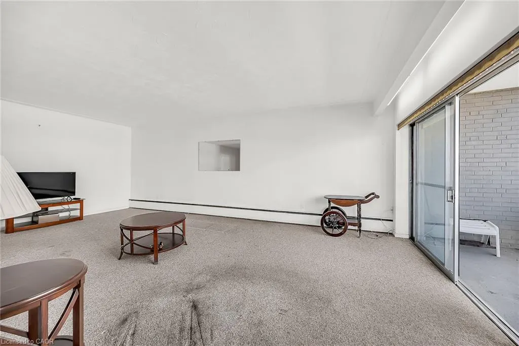 510 Queenston Road, #404