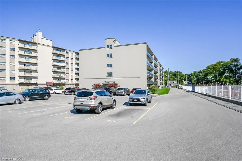 510 Queenston Road, #404