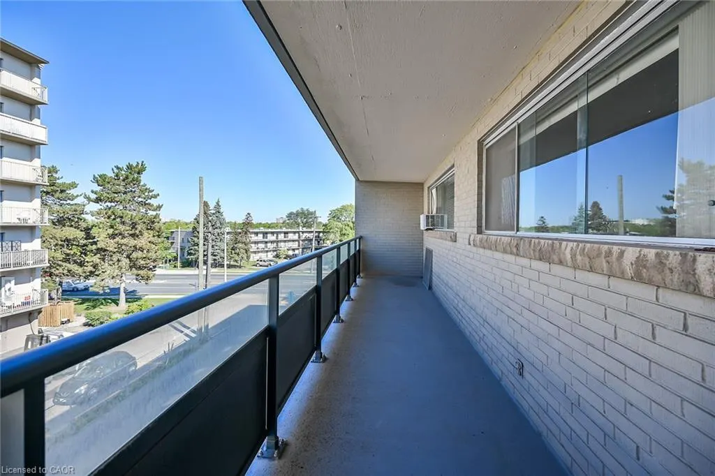 510 Queenston Road, #404