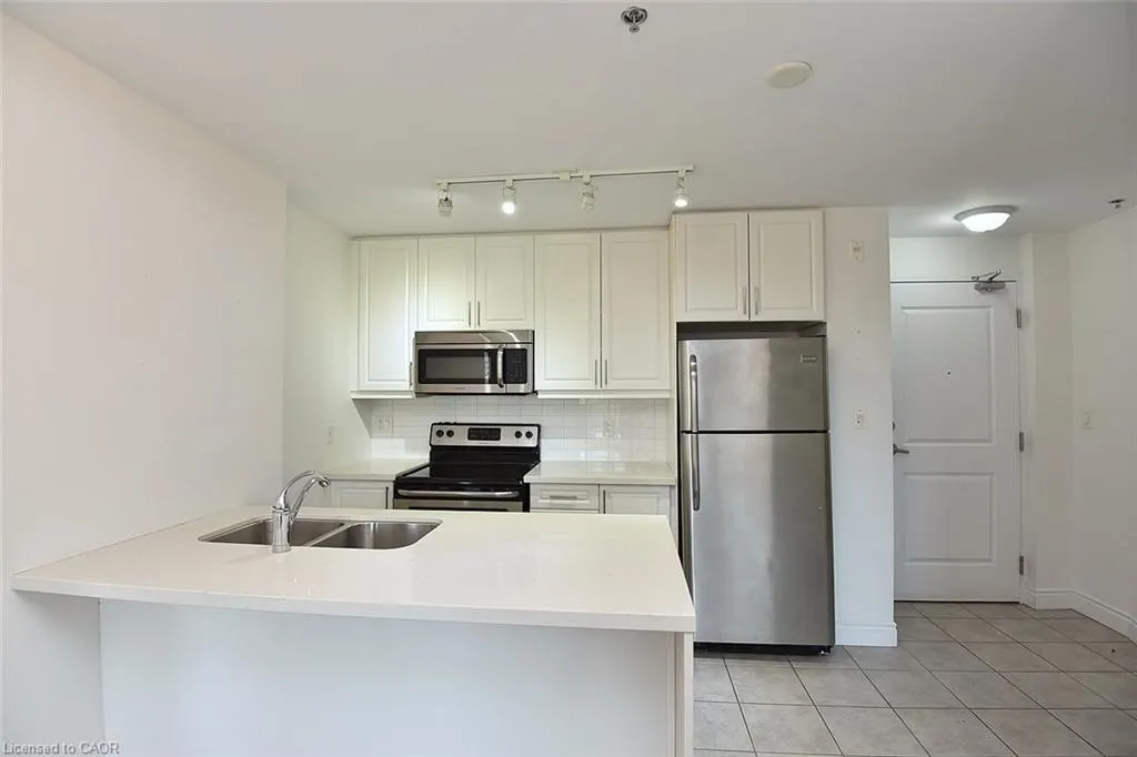 90 Charlton Avenue W, #604