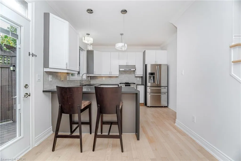 2270 Dunforest Crescent