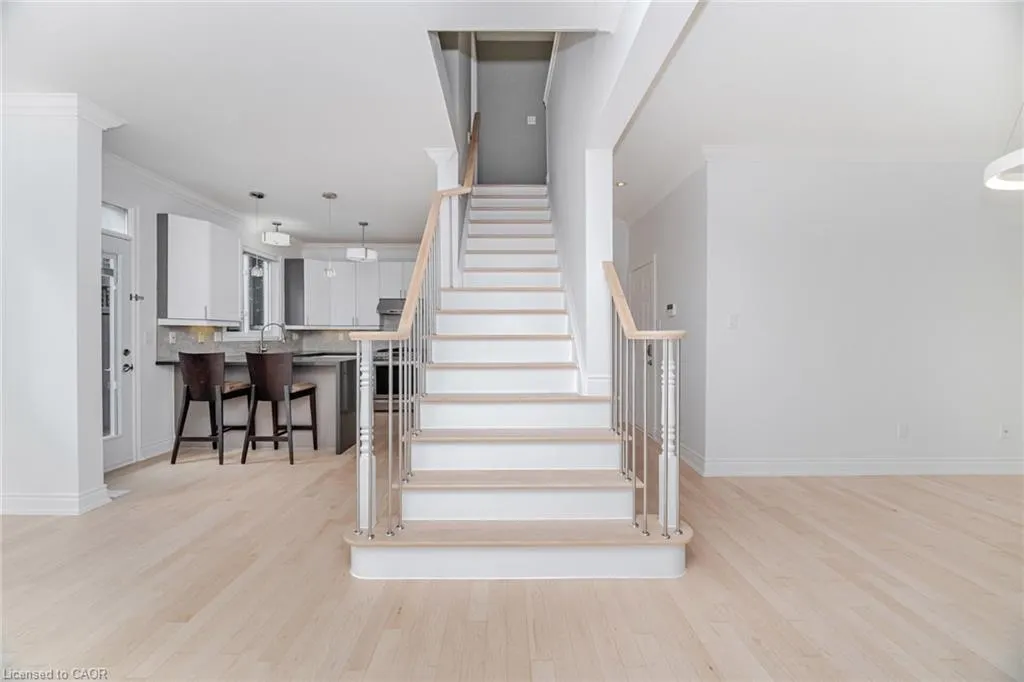2270 Dunforest Crescent