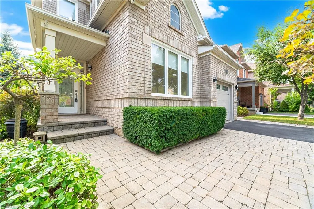 2270 Dunforest Crescent