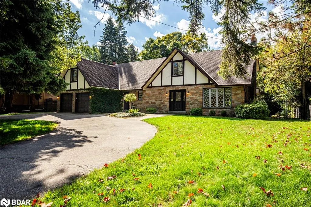 30 Birkbank Drive