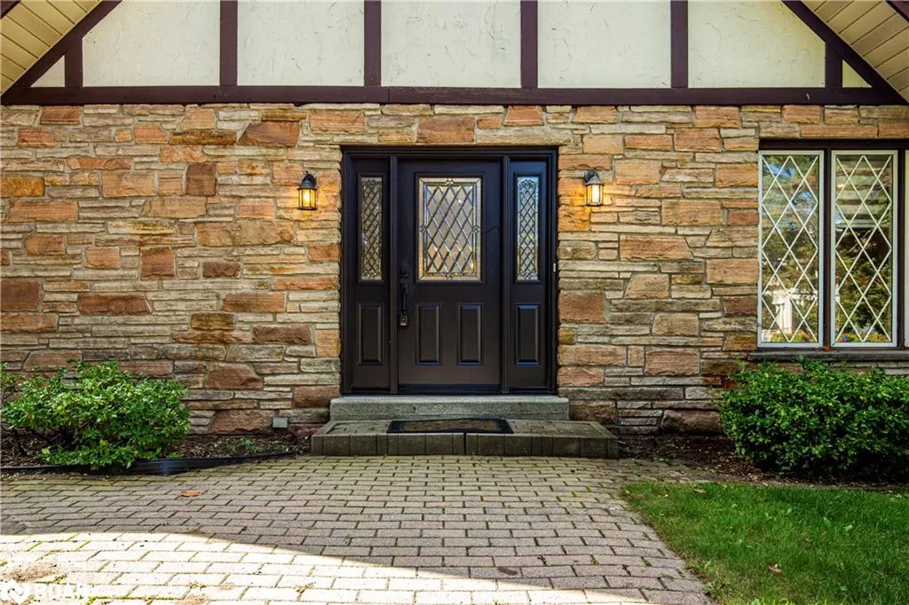 30 Birkbank Drive